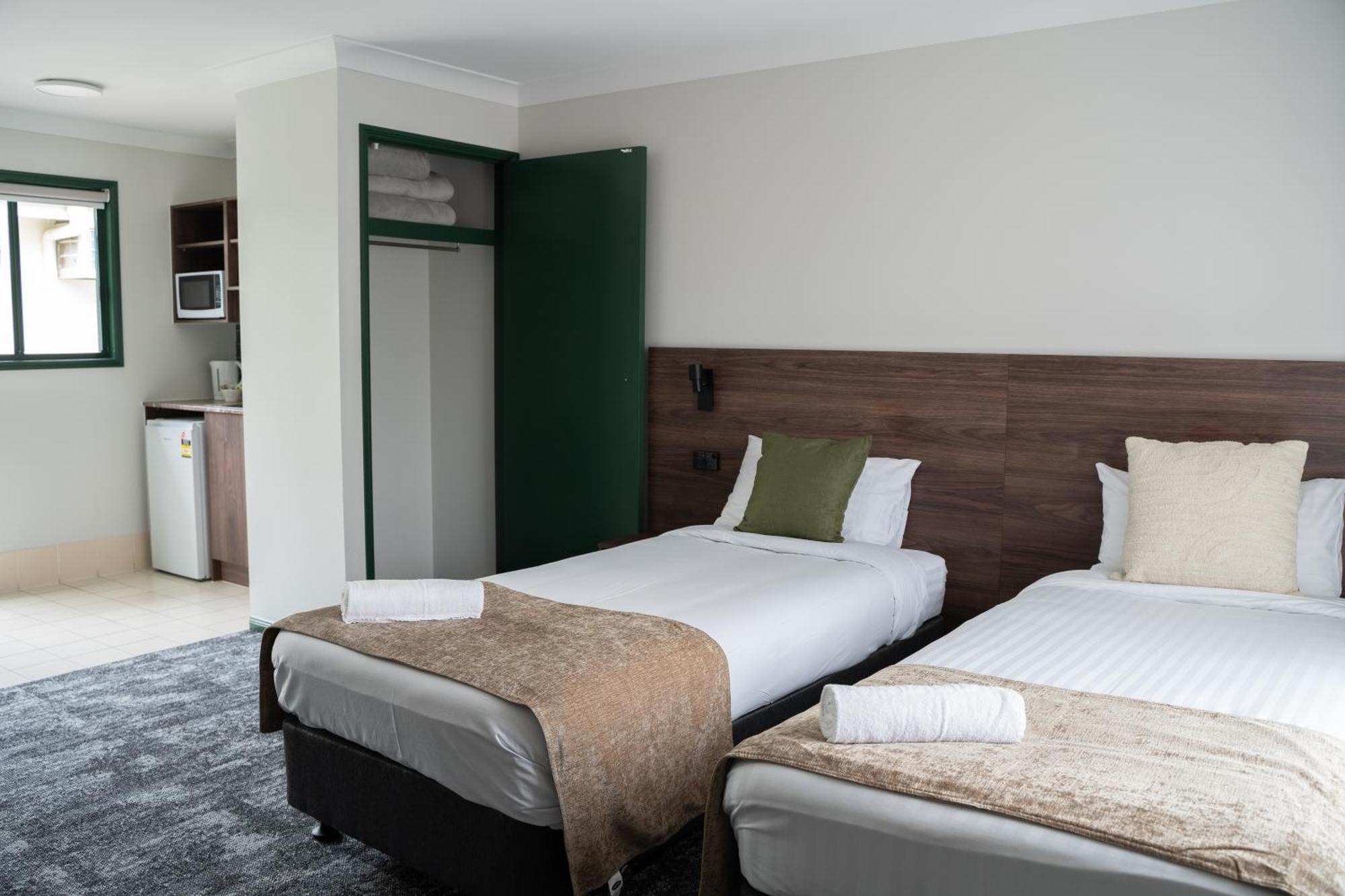 Wallaby Hotel Mudgeeraba Exterior photo