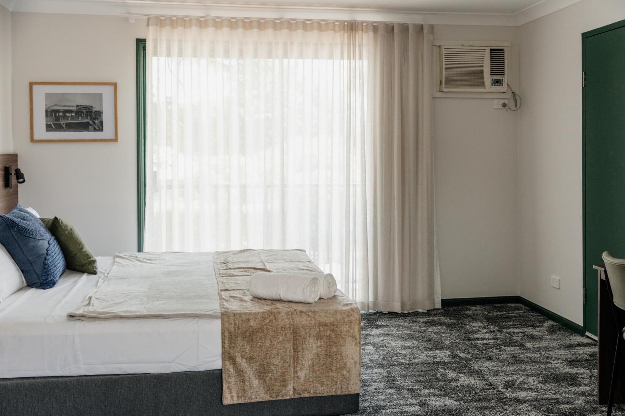 Wallaby Hotel Mudgeeraba Exterior photo