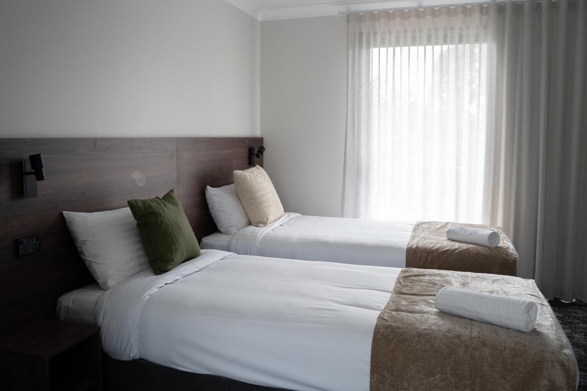 Wallaby Hotel Mudgeeraba Exterior photo